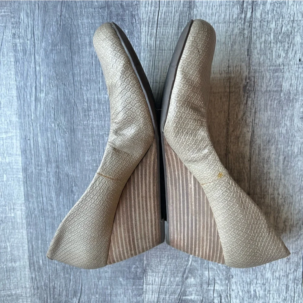 BCBG Generation Tallie Wedges Women’s Size 9.5